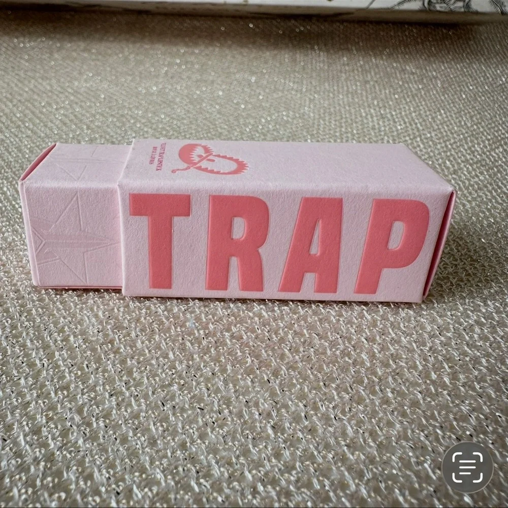 Jeffree Star Drill Sergeant velvet trap lipstick Grey Matte